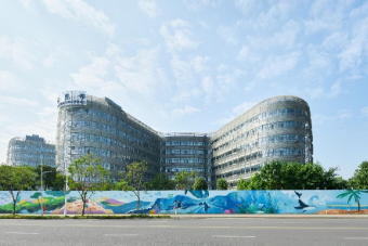 加强人文建设，打造有温度的医院  ——探访深圳市萨米医疗中心（深圳市第四人民医院）彩绘墙