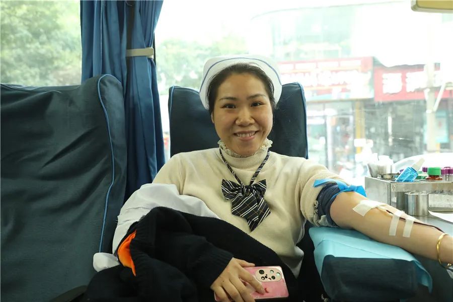 柳州市红十字会医院组织医务人员积极参与柳州市第七届白衣天使献血月活动