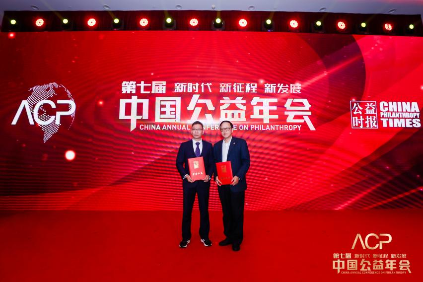 荣誉簿再添新篇章！华厦眼科荣膺「2022 年度公益企业」