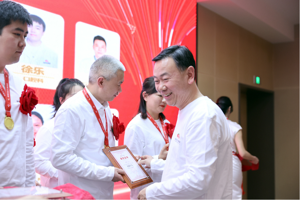 守护温度，唤醒春天——湖南妇女儿童医院抗疫表彰会顺利举行