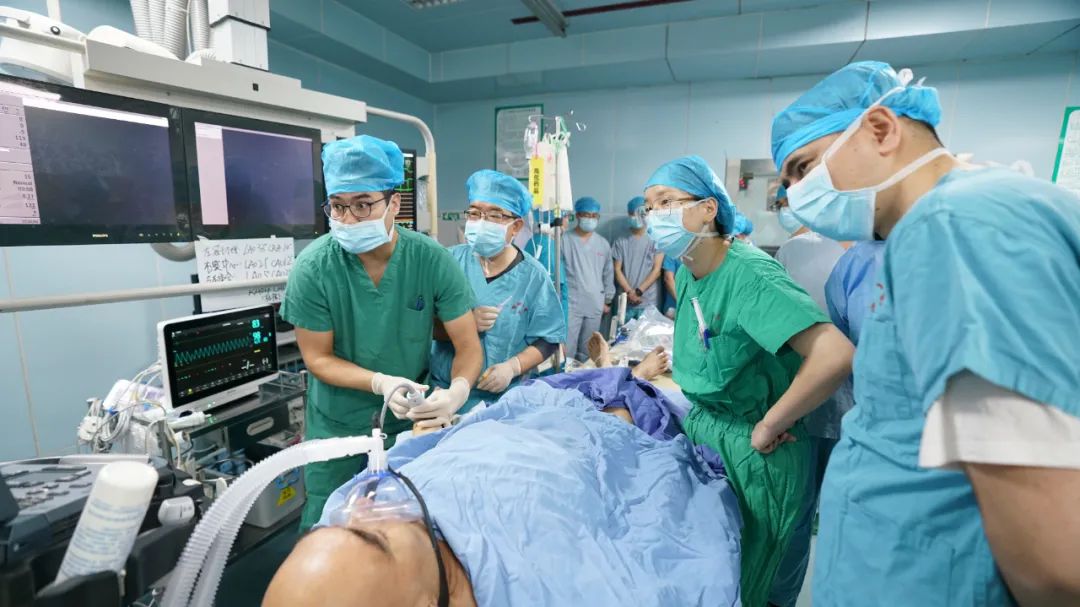 全疆地州级医院首例！喀什地区第一人民医院成功开展 ECMO+TAVR 手术