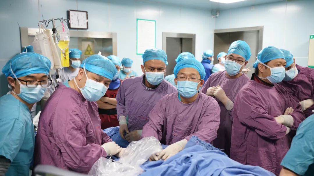 全疆地州级医院首例！喀什地区第一人民医院成功开展 ECMO+TAVR 手术