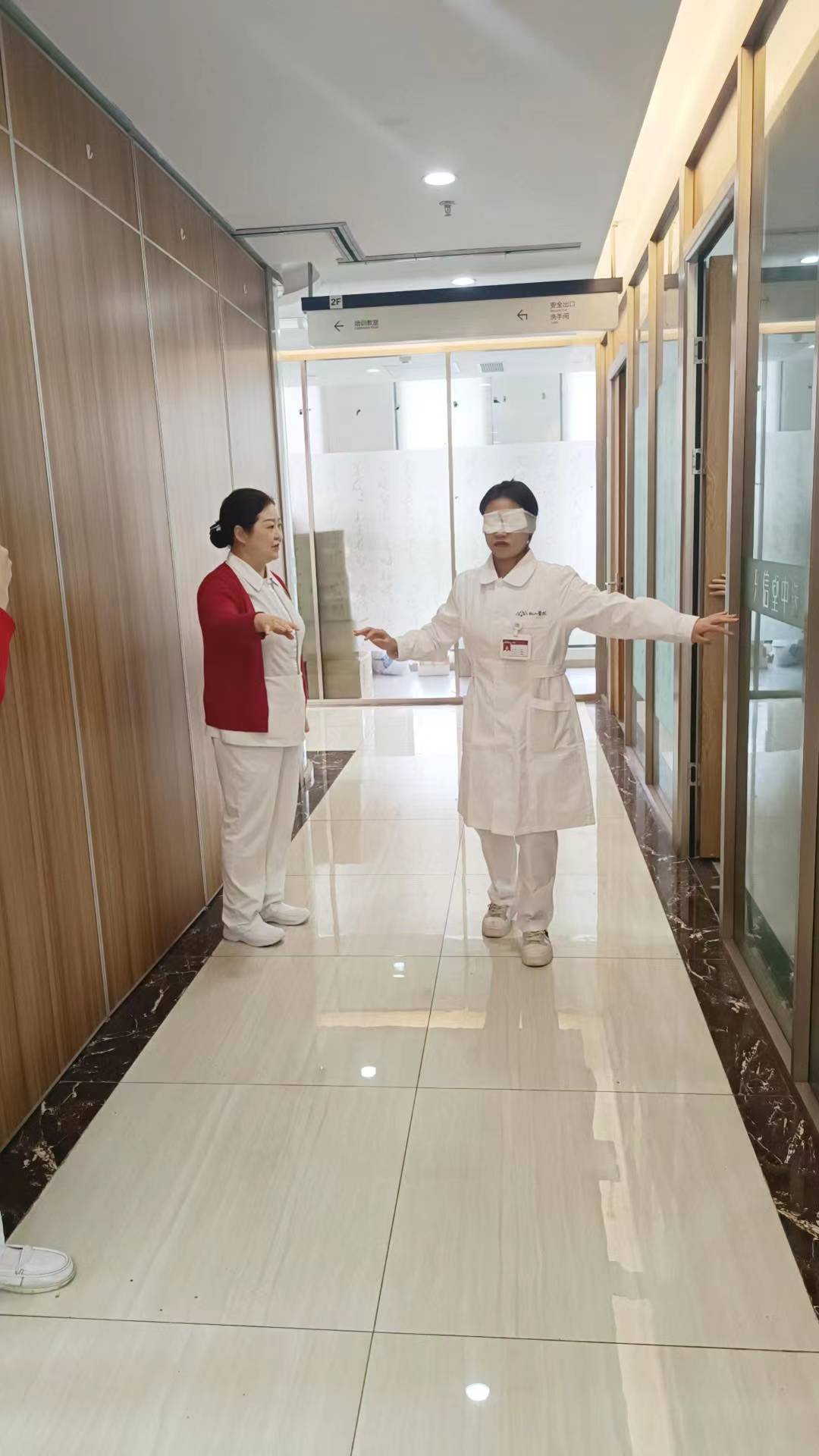 厚植人文情怀，打造优质医疗：重庆松山医院开展「失明患者就医体验」活动
