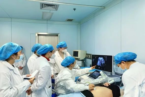 艰难的抉择！孕妈妈在广西医科大一附院进行了射频消融选择性减胎术