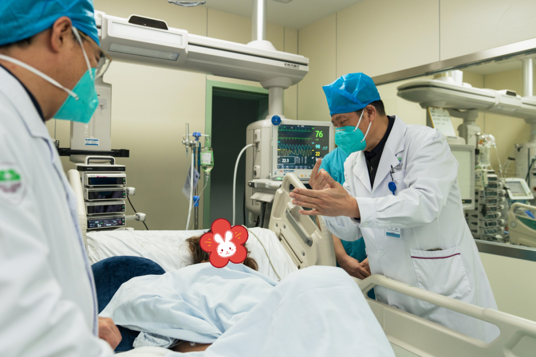 28 岁小姐姐患罕见脑炎昏迷 50 小时，他们「狂飙」一个月重启大脑