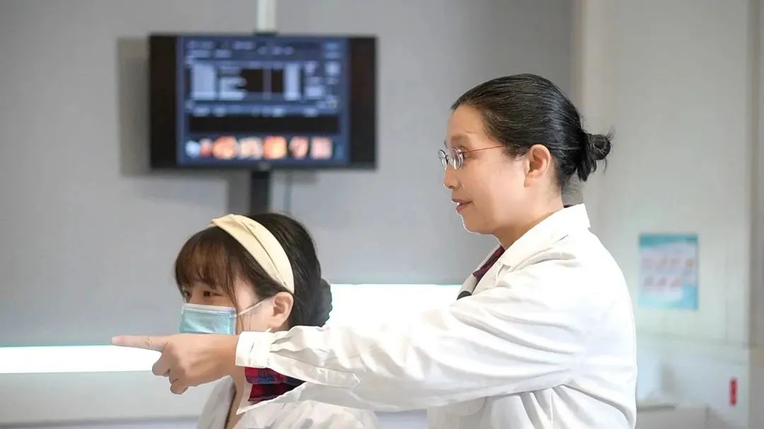 妇科四维超声如何诊断宫腔粘连？