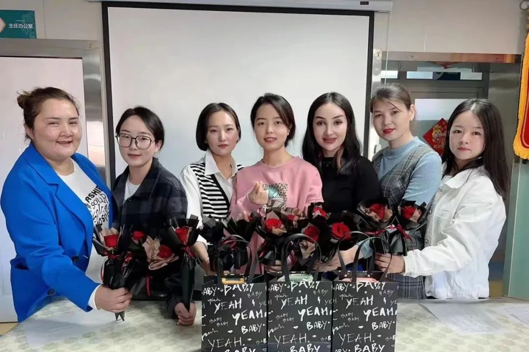 喀什地区第一人民医院组织开展庆祝「三八妇女节」系列活动