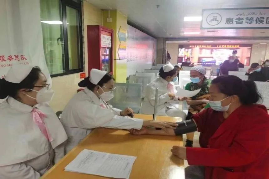 喀什地区第一人民医院组织开展庆祝「三八妇女节」系列活动