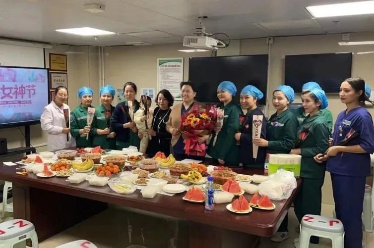 喀什地区第一人民医院组织开展庆祝「三八妇女节」系列活动