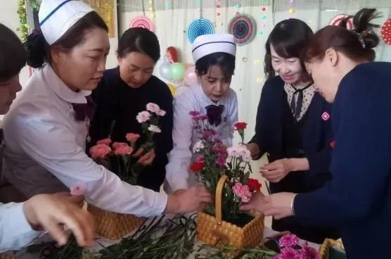 喀什地区第一人民医院组织开展庆祝「三八妇女节」系列活动