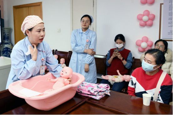 南昌大学第二附属医院妇产科开展「庆三八·关爱女性健康」义诊活动
