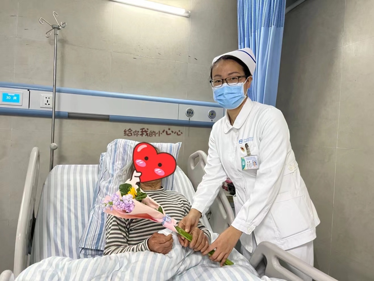 鲜花同心,健康同行|南溪山医院党支部开展活动庆祝妇女节