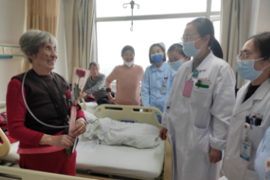 情暖「三八」节！南昌大学二附院为女性患者送去节日的祝福