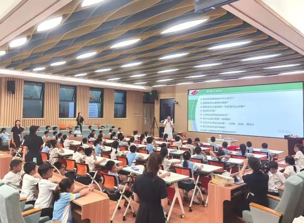 温州医科大学附属眼视光医院杭州院区视光诊疗中心《视光君·聊眼睛》系列科普短视频入选 2022 健康科普材料征集活动优秀作品