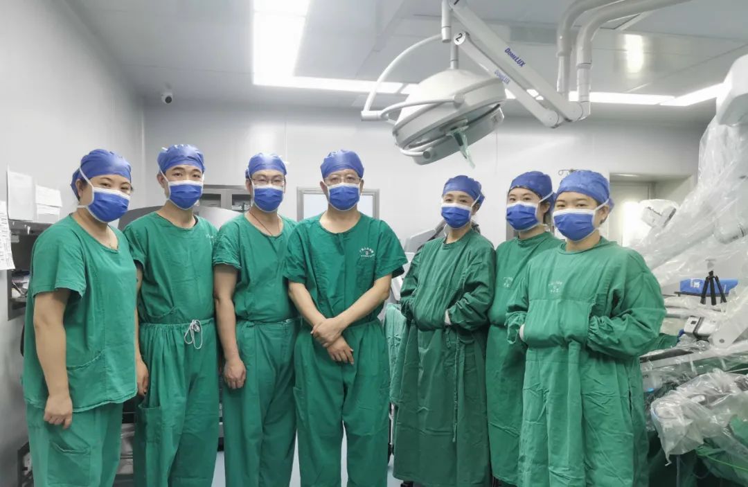 广西壮族自治区人民医院运用达芬奇机器人助乳腺癌患者实现美丽「乳」初
