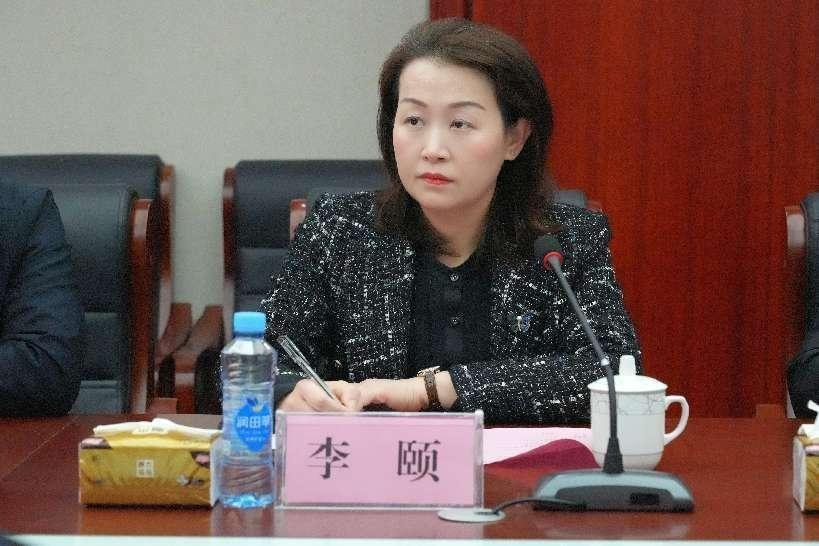 第十五批省卫生人才服务团成员、南昌大学第二附属医院周越博士到万载县中医院挂职锻炼