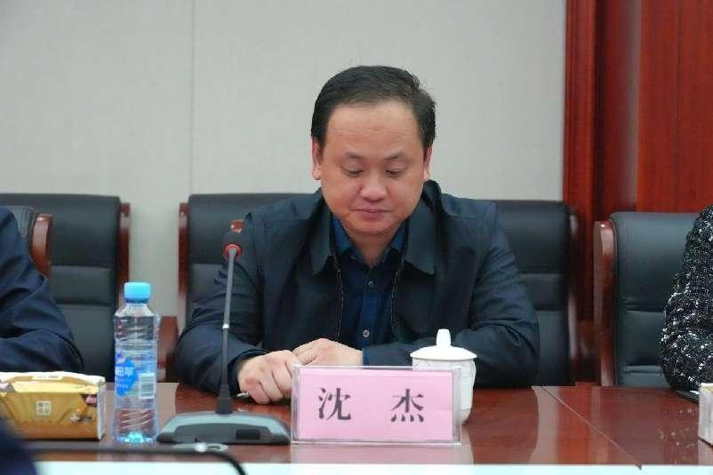 第十五批省卫生人才服务团成员、南昌大学第二附属医院周越博士到万载县中医院挂职锻炼