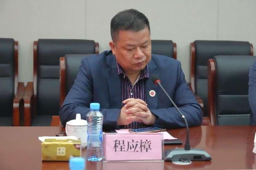 第十五批省卫生人才服务团成员、南昌大学第二附属医院周越博士到万载县中医院挂职锻炼