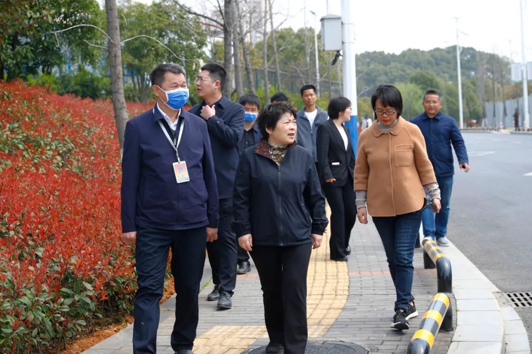 九江市人大常委会副主任、八里湖新区党工委书记刘武爱来九江市第一人民医院实地调研督导创建全国文明城市工作