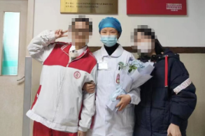 医患情深，两束花的背后是一场来自岳池县人民医院的「爱心接力」