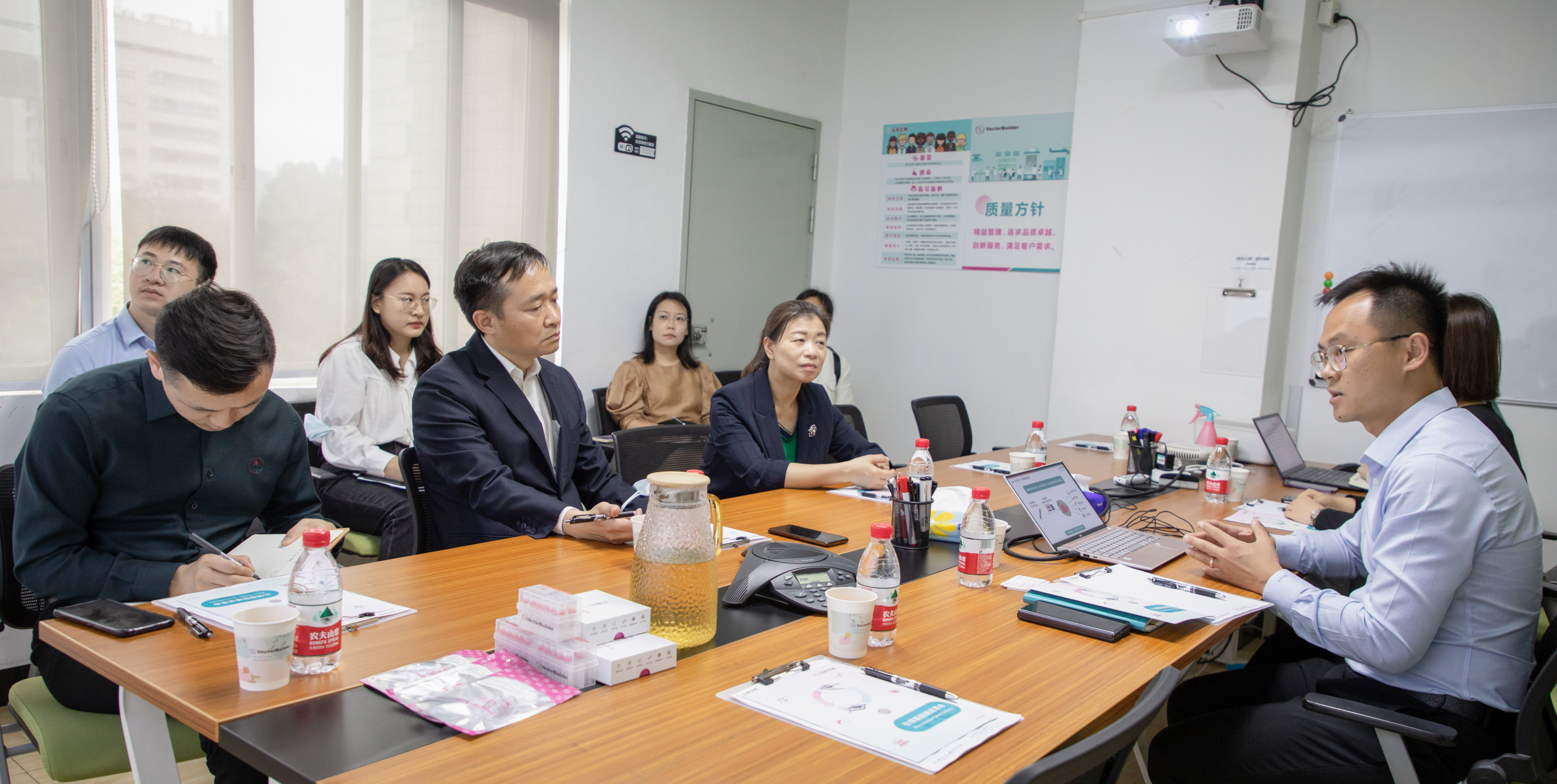 广州市人民政府研究室及黄埔区领导一行莅临云舟生物调研指导