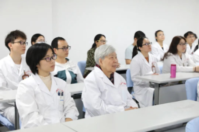 「终身成就专家」卢玉英：西医科大学第一附属医院血液内科一名默默的「白发学生」