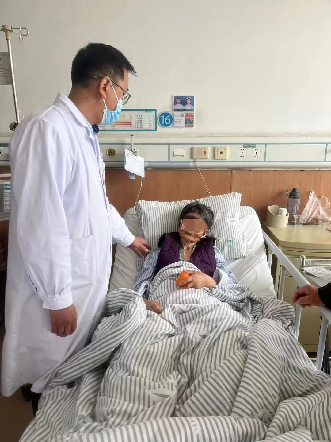 80 岁老人腹部惊现 20 斤巨大肿瘤！河南省肿瘤医院成功为其完整切除