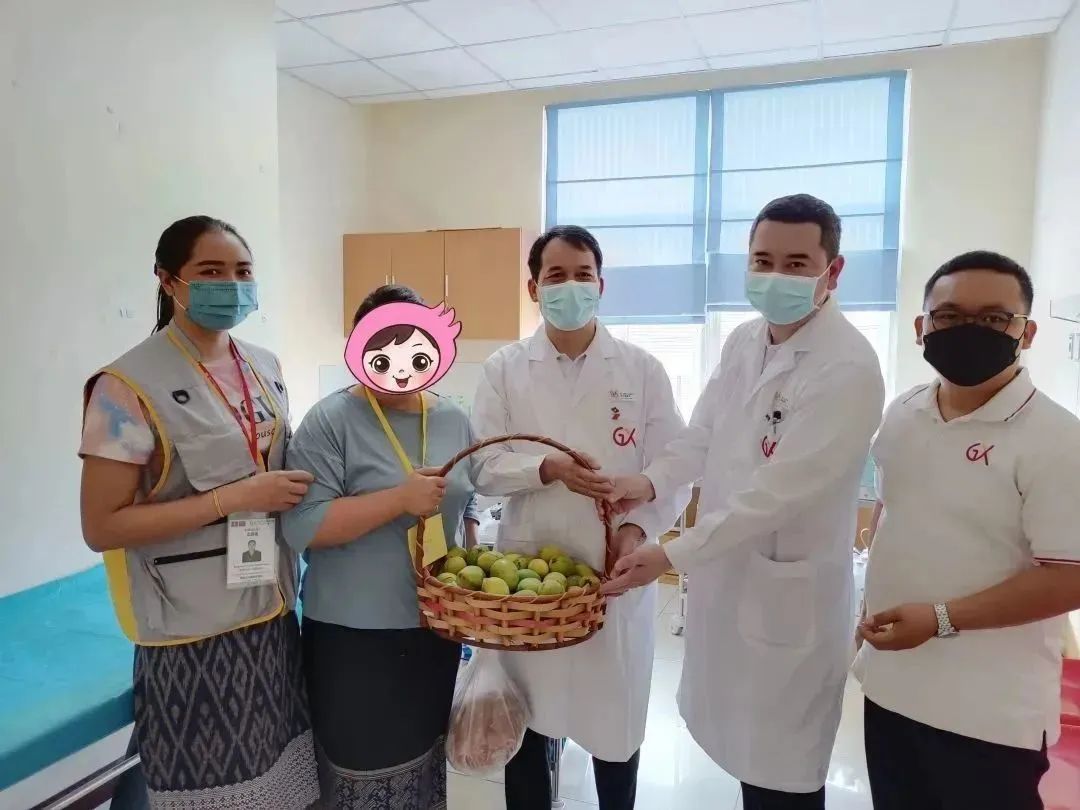柳州市红十字会医院援老挝医疗队首个工作日圆满完成 23 例复明手术