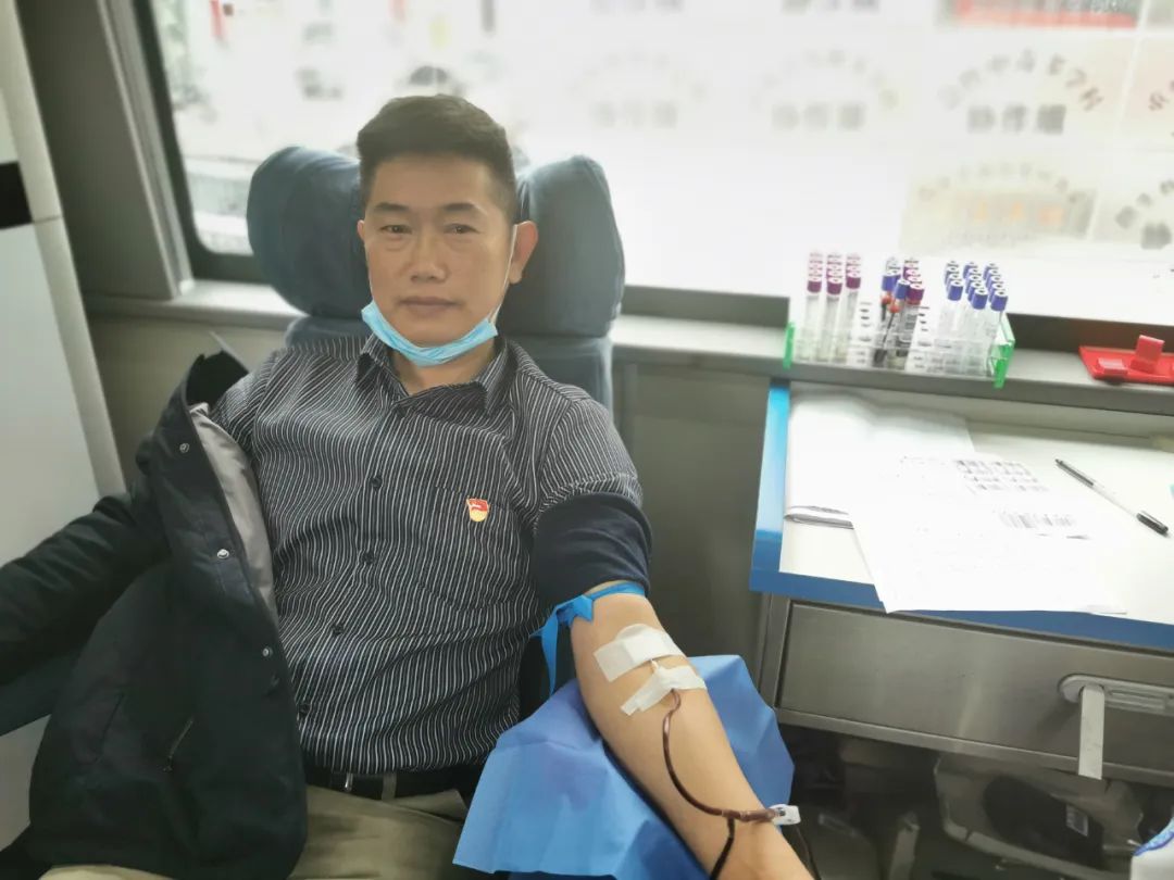 为生命「加油」：湄潭家礼医院医护人员积极参与无偿献血活动