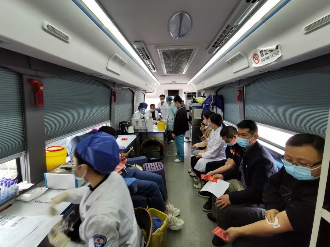 为生命「加油」：湄潭家礼医院医护人员积极参与无偿献血活动