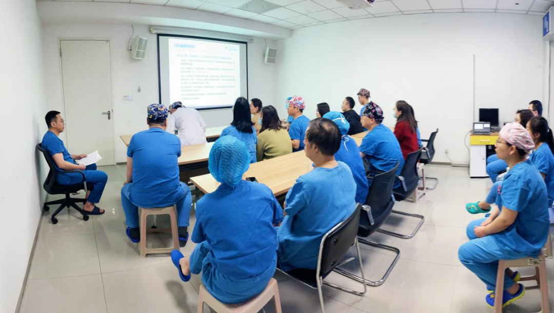 胎儿肿瘤压迫气道,一出生就经历浩劫!