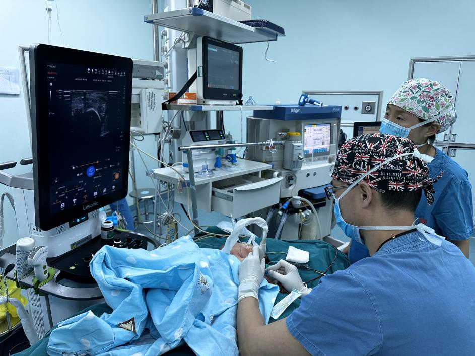 胎儿肿瘤压迫气道,一出生就经历浩劫!