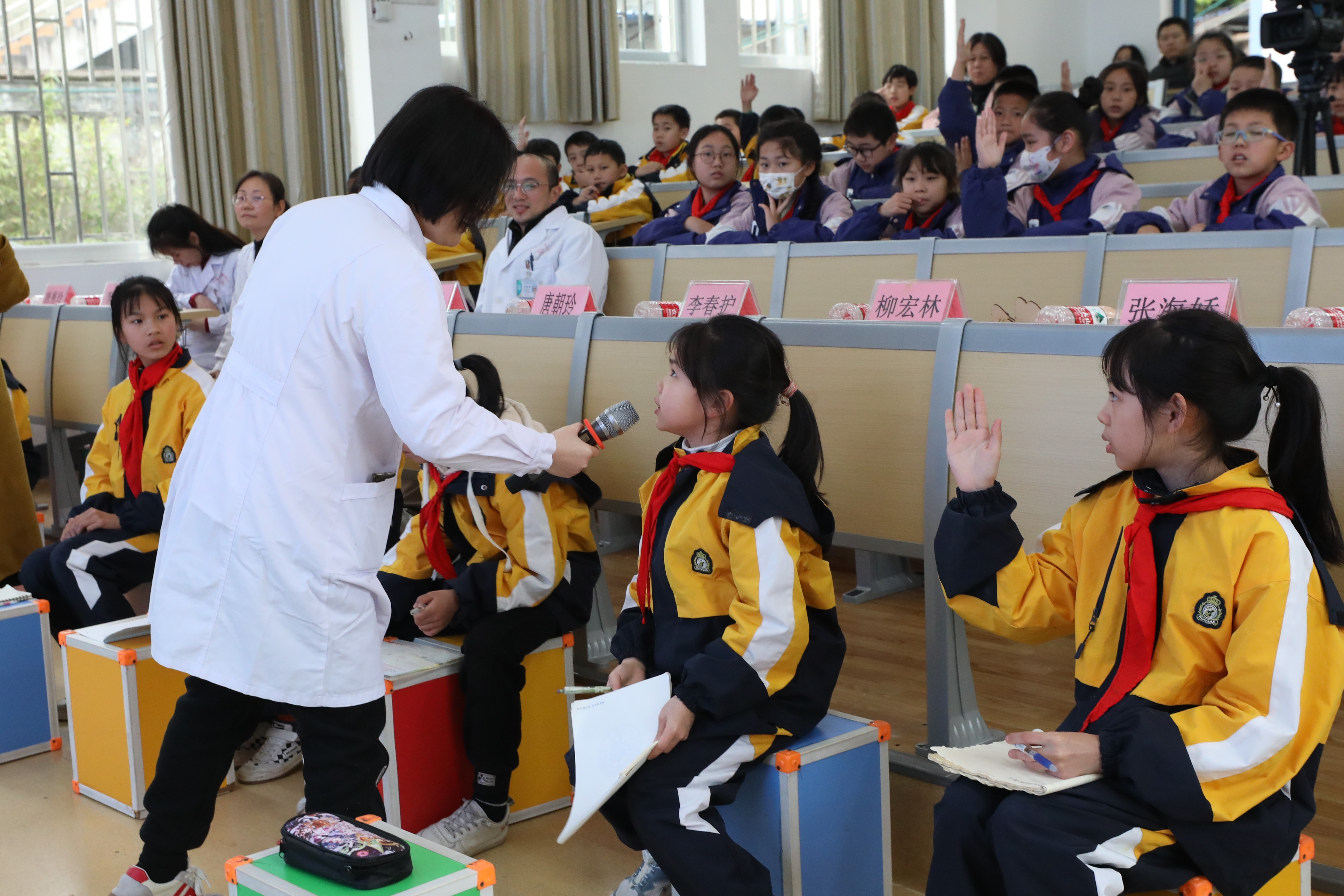 关注孩子成长   健康送进校园 广西壮族自治区南溪山医院第 63 场送健康进基层活动走进桂林市平山小学