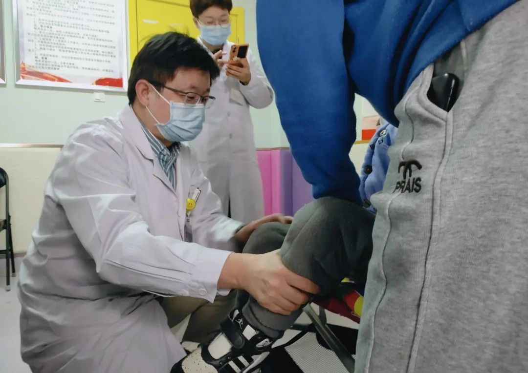 脊髓性肌萎缩症需要到多个科室就诊？郑大三附院神经肌肉病 MDT 团队来帮忙