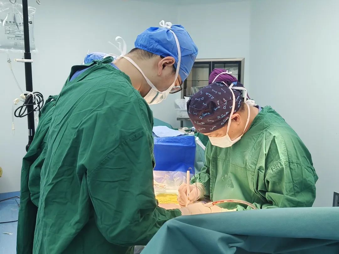 广州市东升医院成功完成首例泌尿外科手术！
