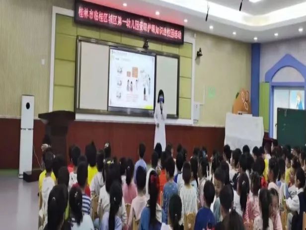 健康进校园，温暖入童心｜桂林医学院第二附属医院完成 3500 人次的视力屈光筛查工作