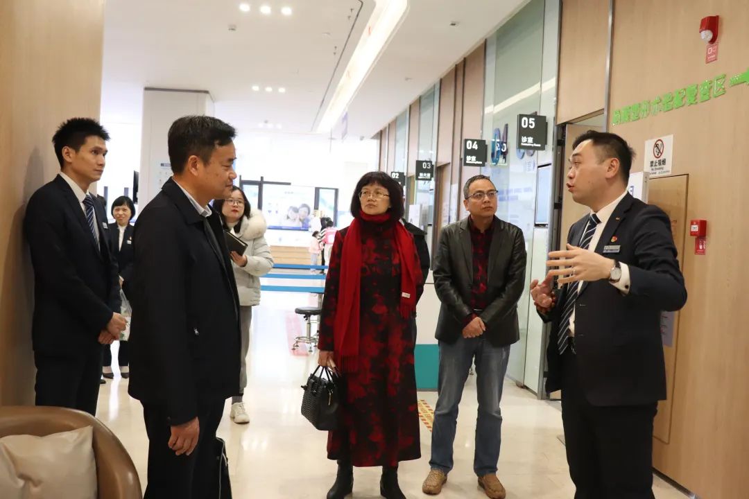 福建医科大学基础医学院及临床医学部一行到访福州爱尔调研交流暨开展访企拓岗促就业专项活动