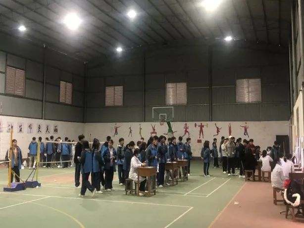 健康进校园，温暖入童心｜桂林医学院第二附属医院完成 3500 人次的视力屈光筛查工作