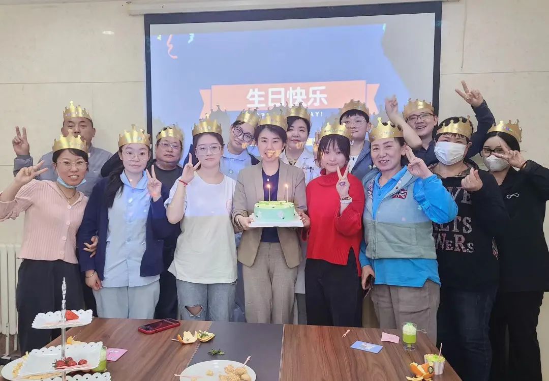 3 月份青岛静康中医肾脏病医院医务人员生日会正在进行