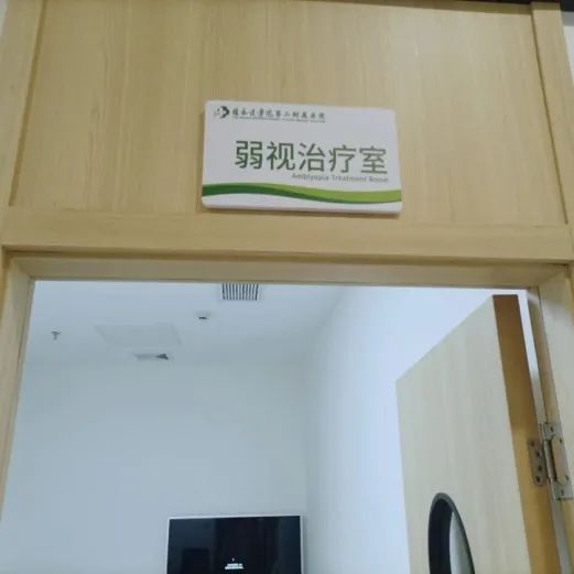 健康进校园，温暖入童心｜桂林医学院第二附属医院完成 3500 人次的视力屈光筛查工作