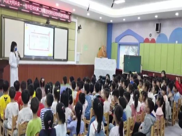 健康进校园，温暖入童心｜桂林医学院第二附属医院完成 3500 人次的视力屈光筛查工作