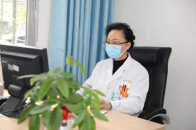 离退休职工的健康守护者 广西壮族自治区南溪山医院离退休职工健康服务点的「贴心人」钮晋红