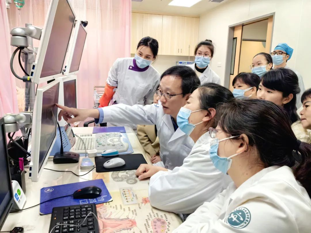 重庆海扶医院院长张炼教授受邀出席「聚焦超声消融手术临床应用升级培训班柳州站」