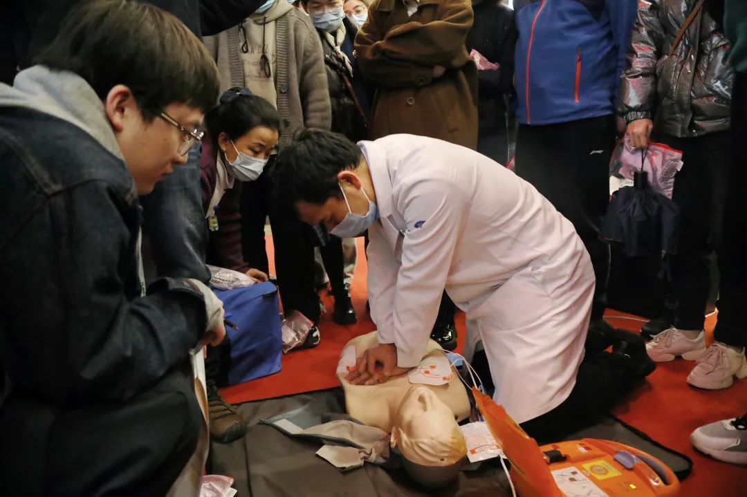 「医」路相伴，全力护航横店马拉松