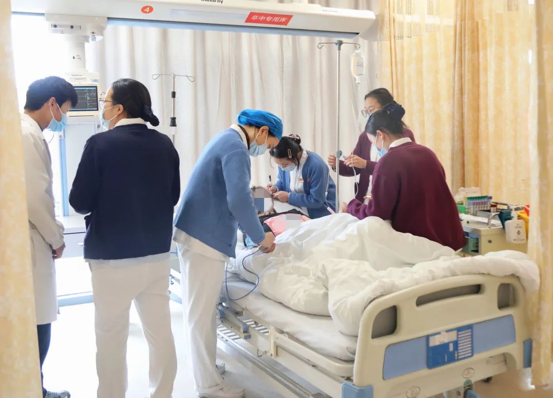 「医」路相伴，全力护航横店马拉松