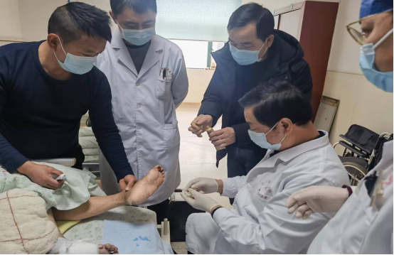 荆门市中医医院开展再生医疗技术在烧伤与慢性难愈性创面治疗专题讲座
