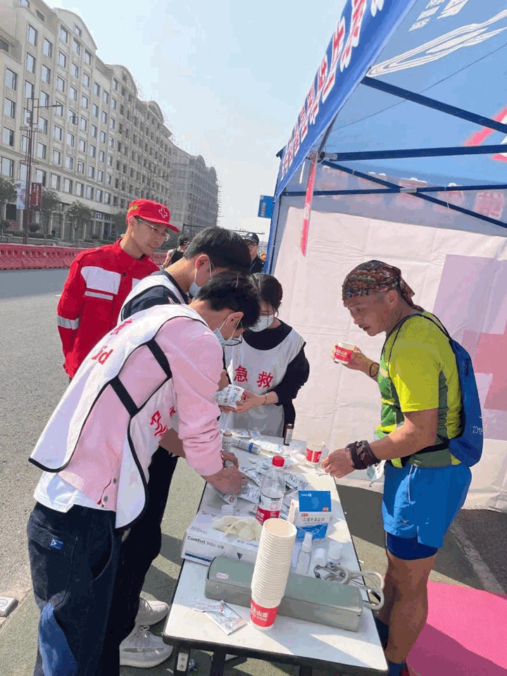 「医」路相伴，全力护航横店马拉松