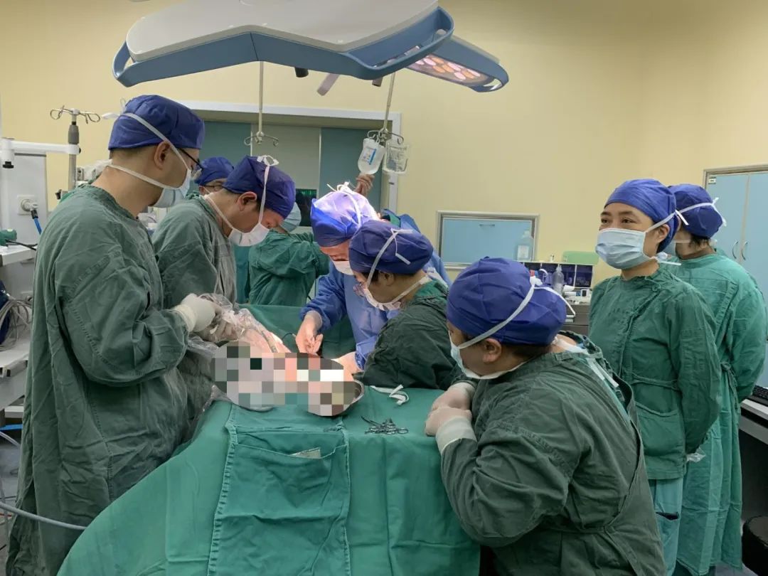 5 岁女孩喜欢吃这个东西，医生从她的胃里取出 30 cm「怪物」