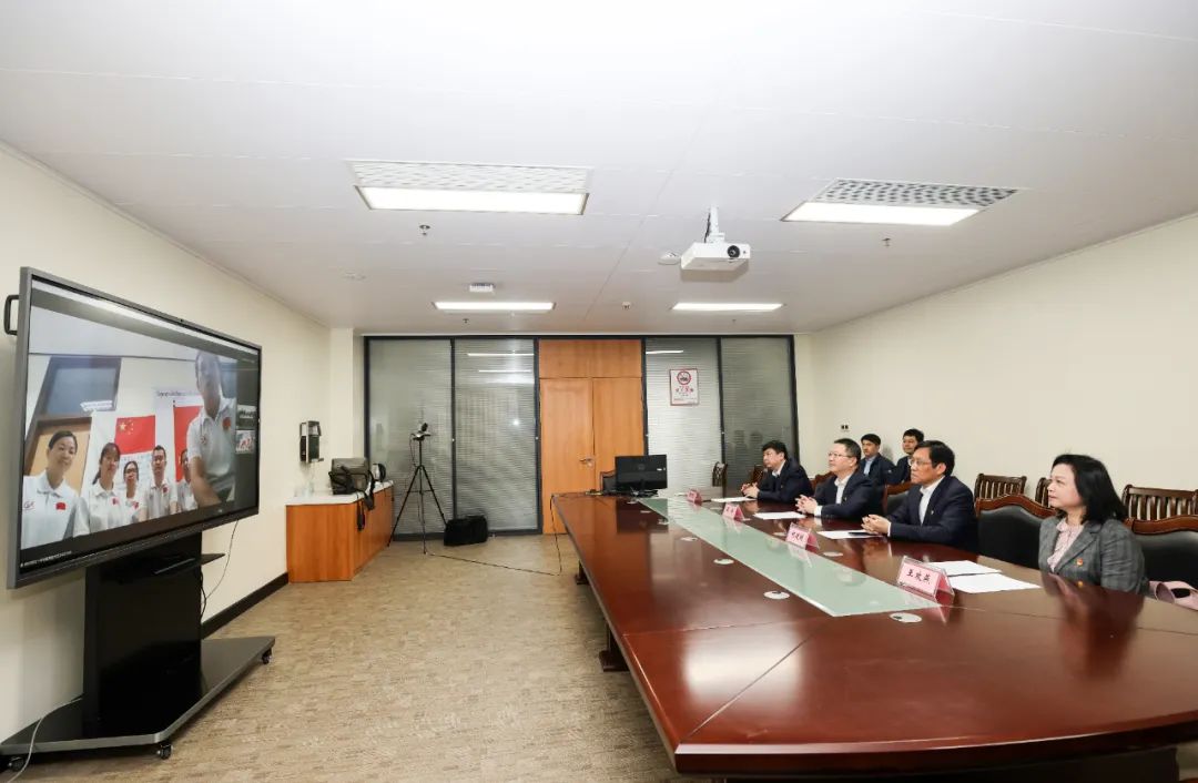 柳州市红十字会医院党委视频慰问援老挝医疗队