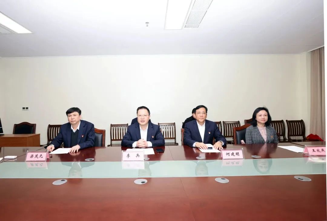 柳州市红十字会医院党委视频慰问援老挝医疗队